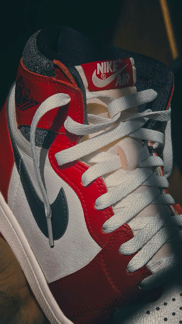 Shoes nike air jordan 1 lost & found