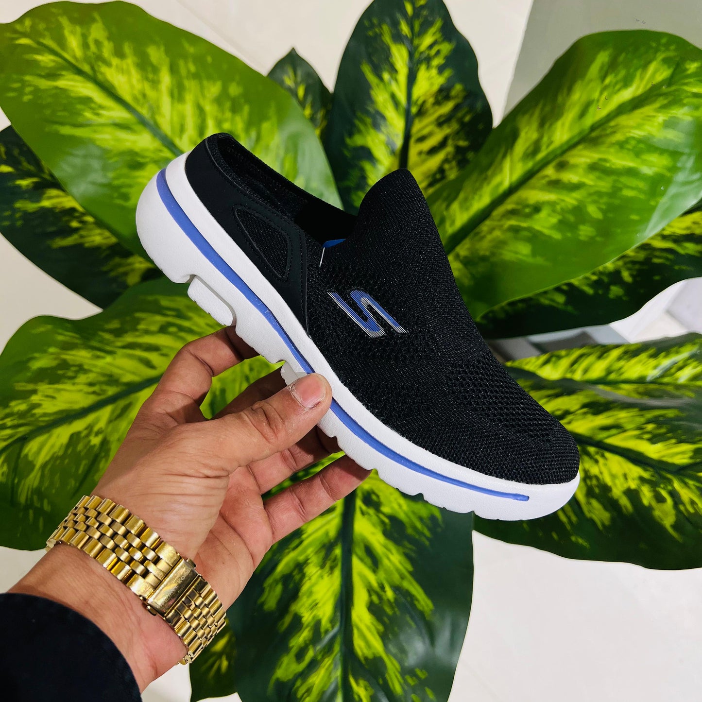 Shoes skecher slipons slipins black white slipper crocs