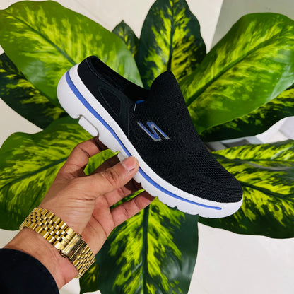 Shoes skecher slipons slipins black white