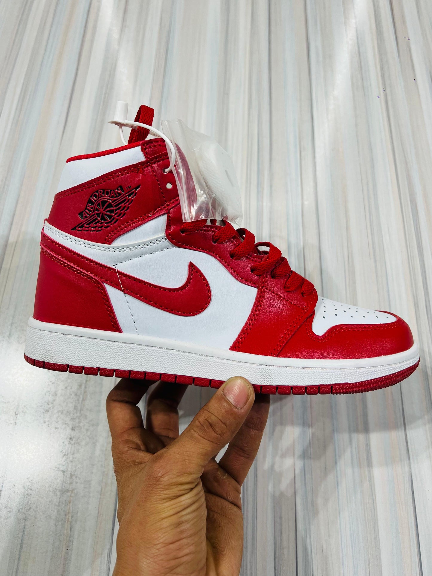 Shoes nike air jordan 1 red high