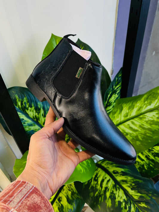 Formal chelsea coach black