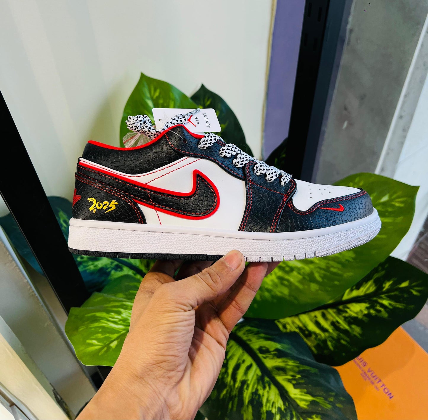 Shoes nike air jordan 2025 low black red white