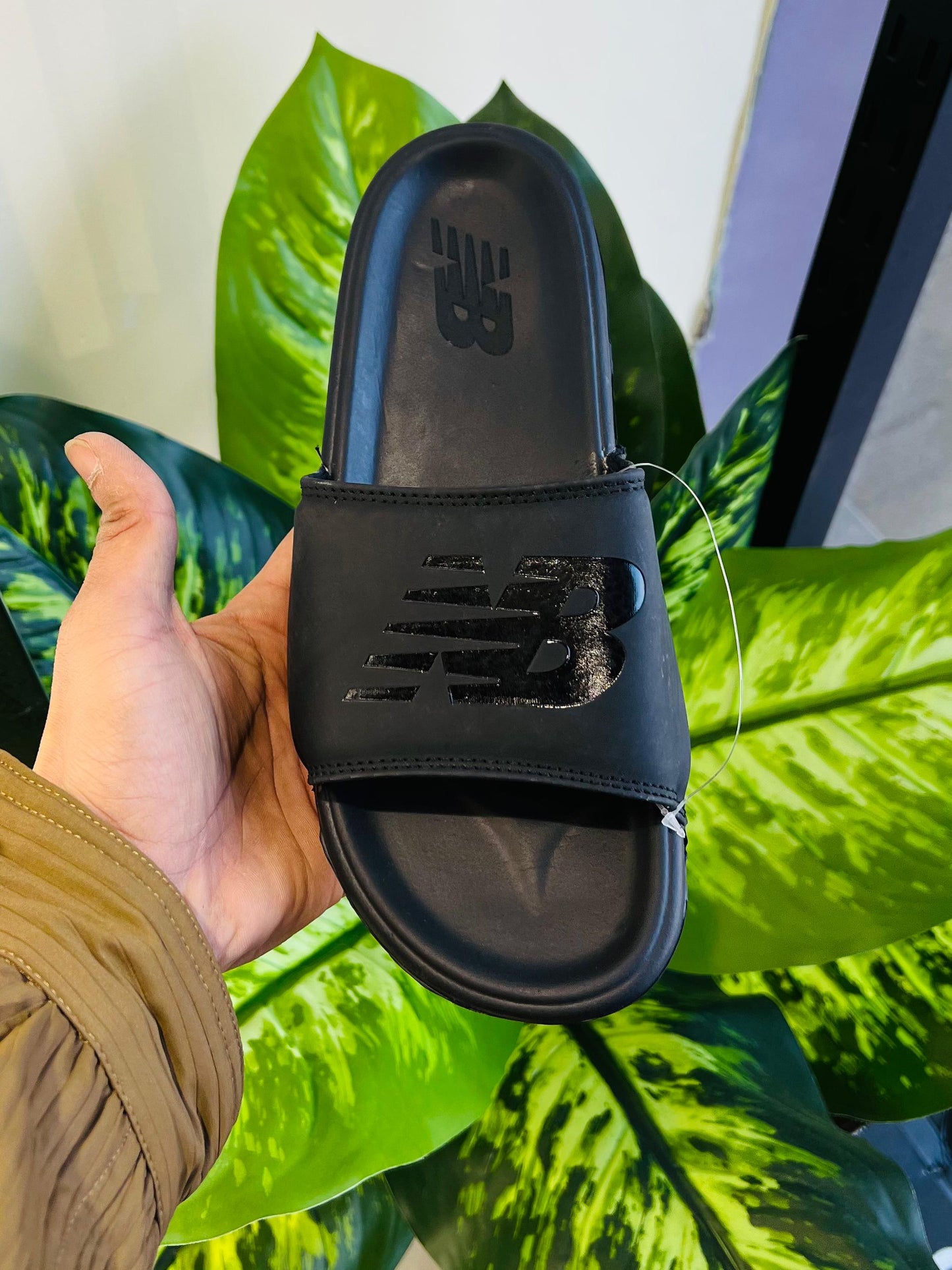 Slippers new balance all black
